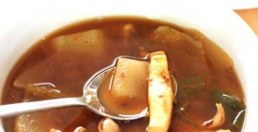 Томатный суп с кальмарами Томатный суп с кальмарами